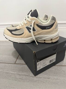 New Balance Kids 2002R Beige/Gray Sz 4.5Y